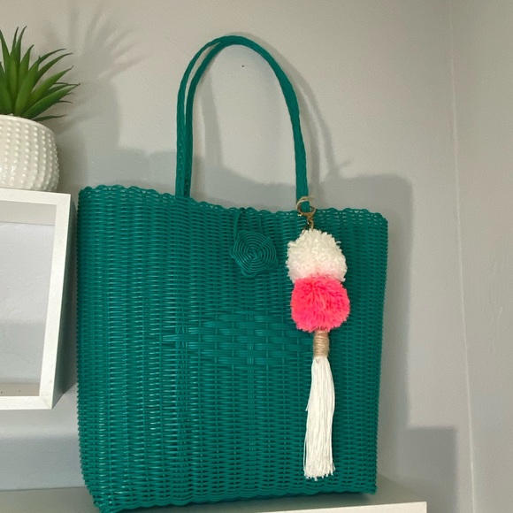 Plastic Woven summer tote bags handmade, brand new with tassels - Picture 3 of 5